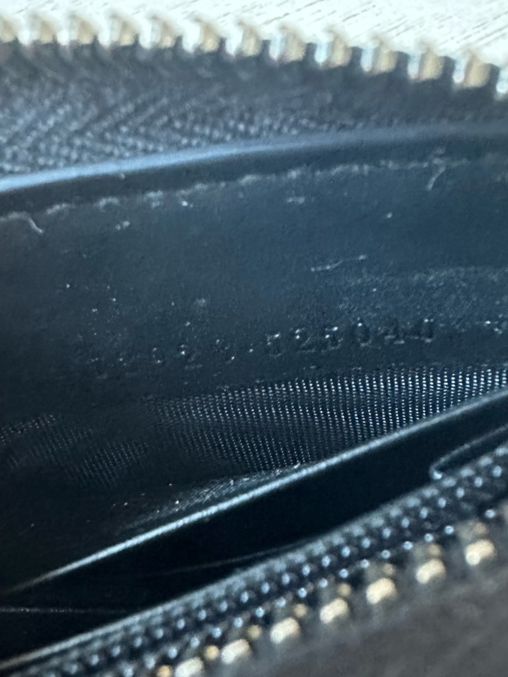 Authentic Gucci GG embossed zip-around wallet in black leather. Made in Italy. - Picture 14 of 14